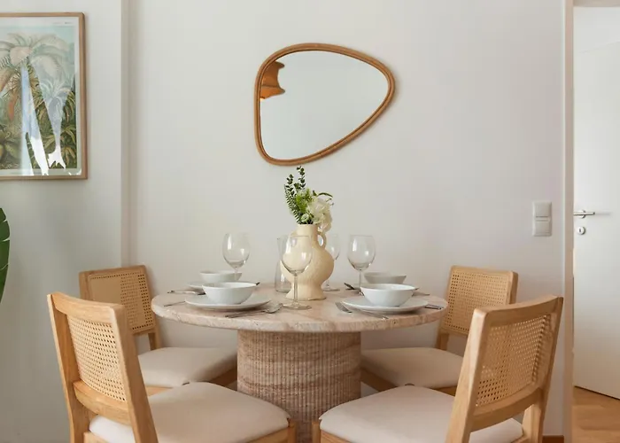 Cozy & Modern 1br - 1 Min To Metro & Train Station Apartamento Viena