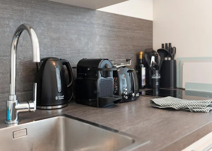 Cozy & Modern 1br - 1 Min To Metro & Train Station Apartamento
