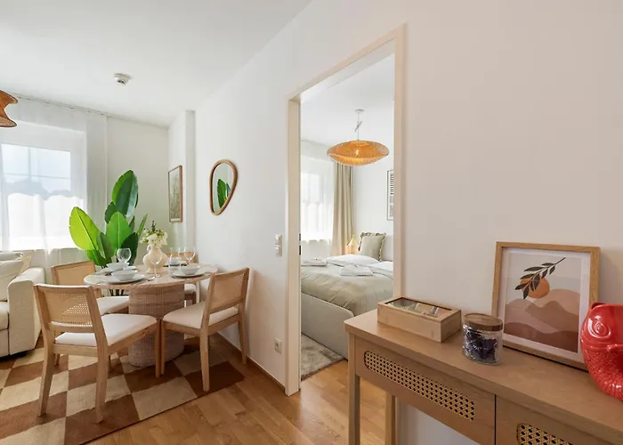 Cozy & Modern 1br - 1 Min To Metro & Train Station *